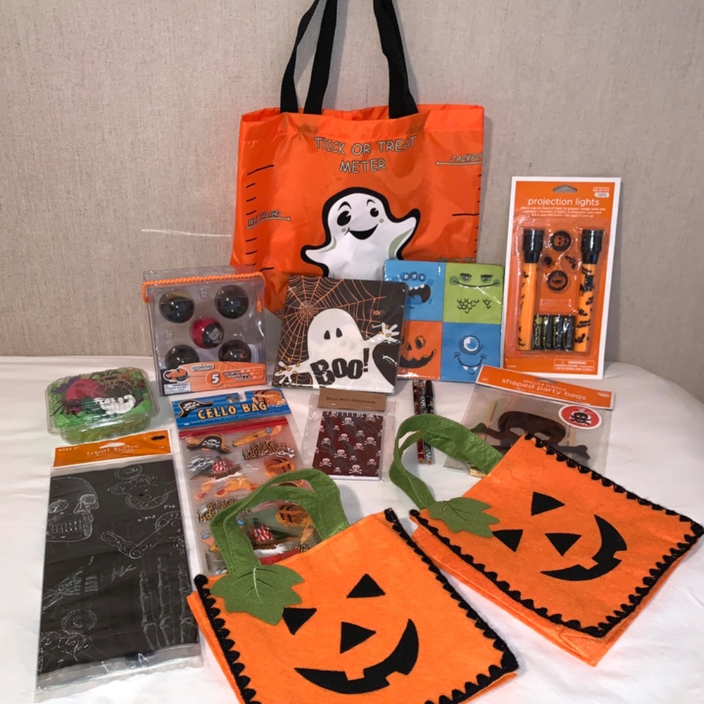 Halloween Flashlights & Fun Party Accessories